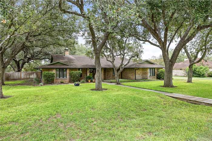 photo 2: 4880 Taylor Dr Drive, Beeville TX 78102