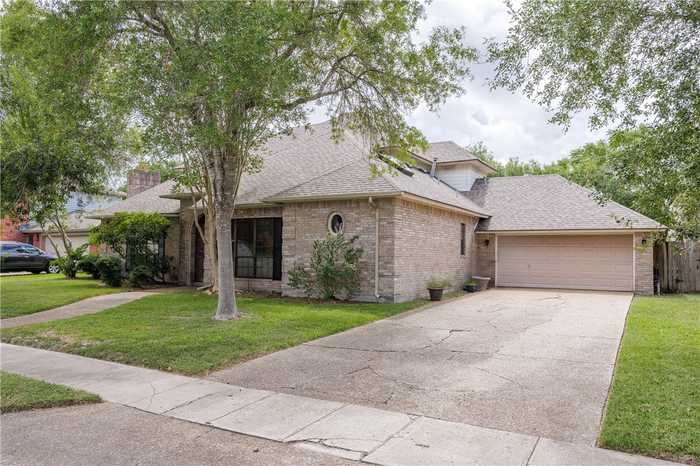 photo 2: 7622 Lake Bolsena Drive, Corpus Christi TX 78413