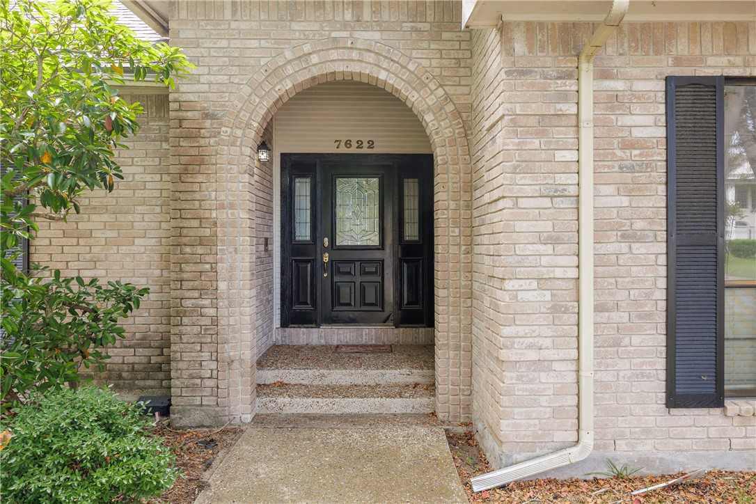 photo 3: 7622 Lake Bolsena Drive, Corpus Christi TX 78413