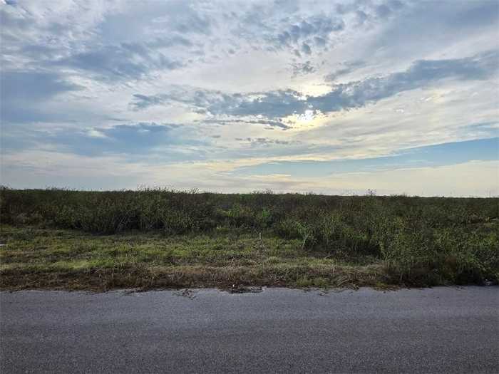 photo 2: 2227 CR 49, Corpus Christi TX 78415