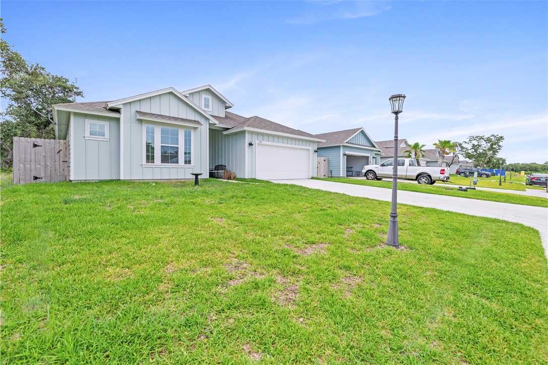 photo 2: 105 Broad Oak Drive, Rockport TX 78382