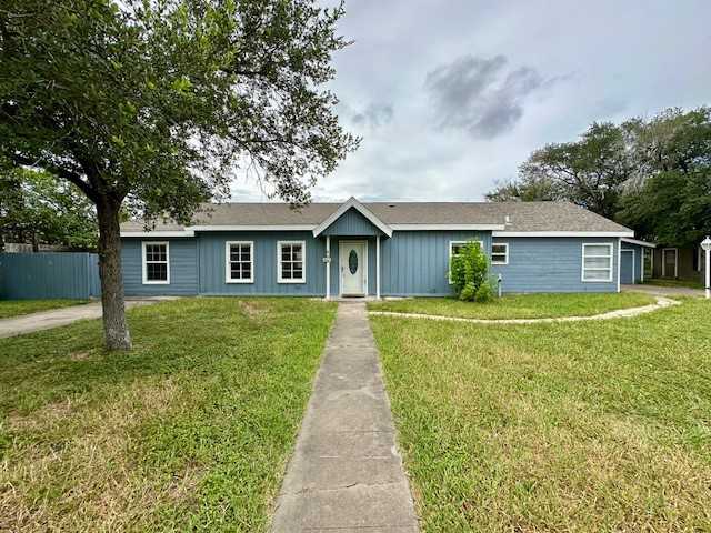 photo 2: 608 E Shelton Street, Kingsville TX 78363