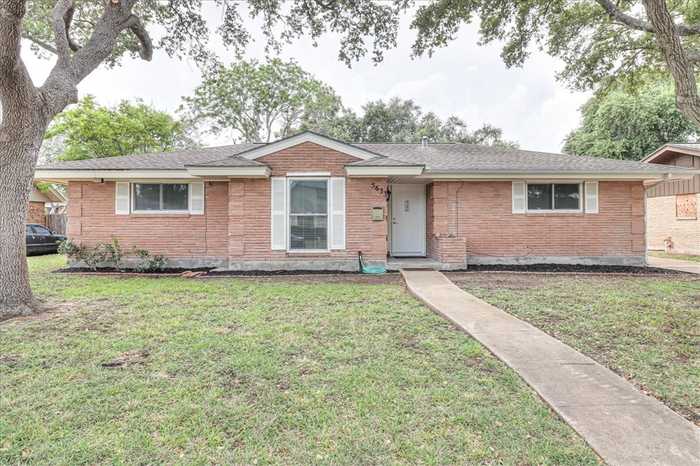 photo 1: 5633 Fresno Drive, Corpus Christi TX 78411