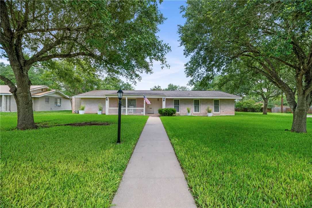 photo 1: 1211 E Bowie Street, Beeville TX 78102