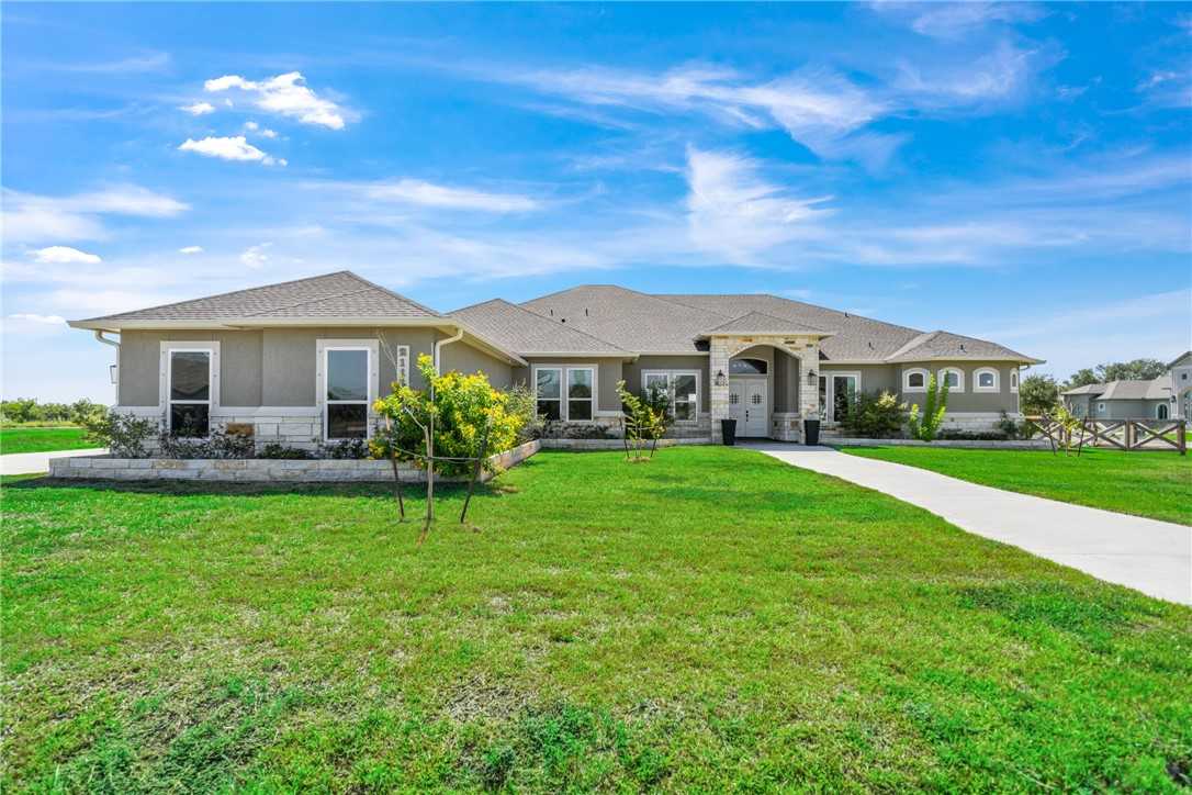 photo 2: 2114 Friesian Drive, Corpus Christi TX 78418