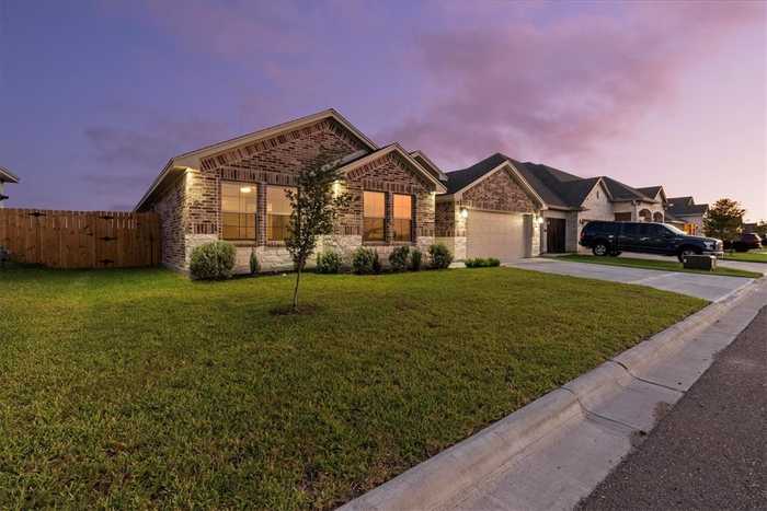 photo 2: 1337 London Towne Boulevard, Corpus Christi TX 78415