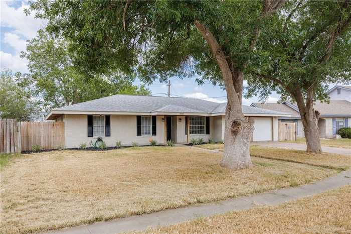 photo 2: 1515 Annette Street, Kingsville TX 78363