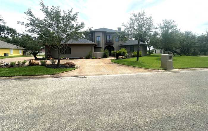 photo 1: 508 Lakewood Drive, Rockport TX 78382