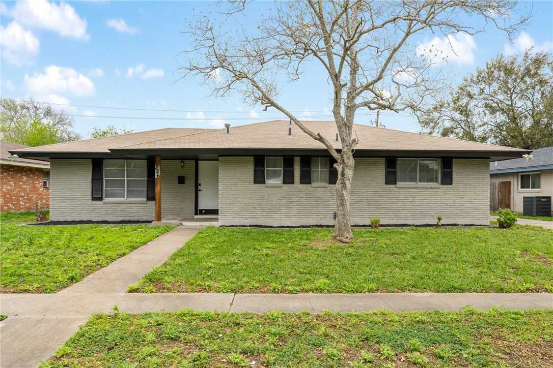 photo 1: 726 Lyndale Street, Kingsville TX 78363