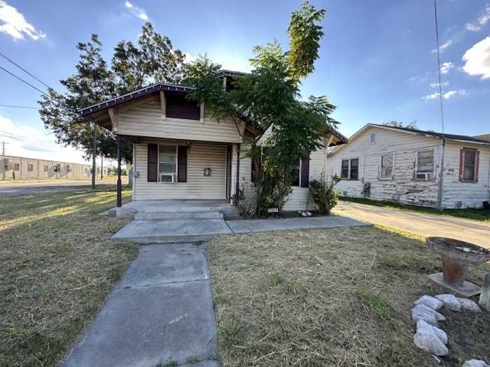 photo 1: 701 N Filmore Street, Beeville TX 78102