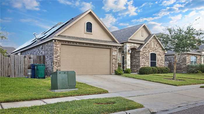 photo 2: 7921 Todd Hunter Drive, Corpus Christi TX 78414