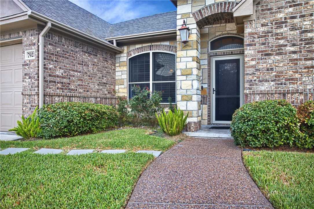 photo 3: 7921 Todd Hunter Drive, Corpus Christi TX 78414