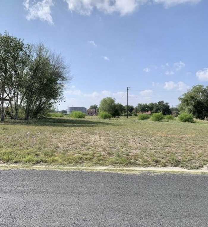 photo 1: W Carter Street, Beeville TX 78102