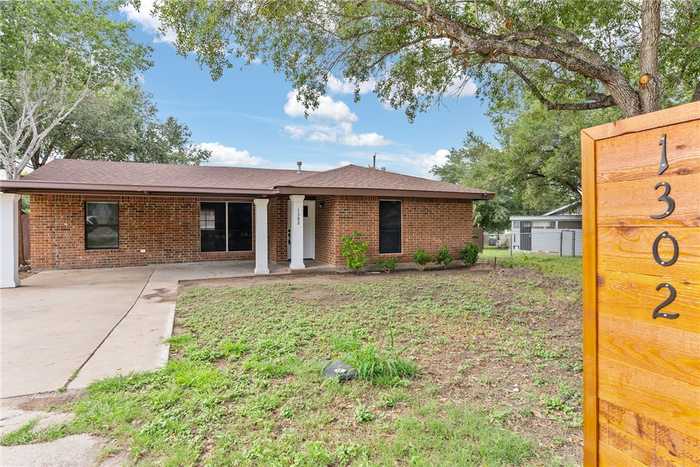 photo 2: 1302 Amy Street, George West TX 78022