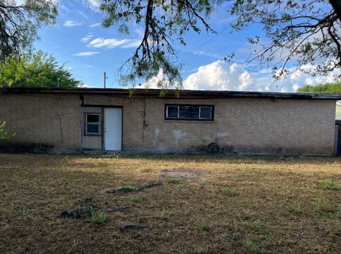 photo 2: 503 Marie Place, Beeville TX 78102