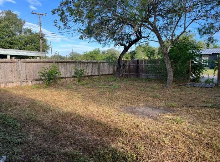 photo 3: 503 Marie Place, Beeville TX 78102