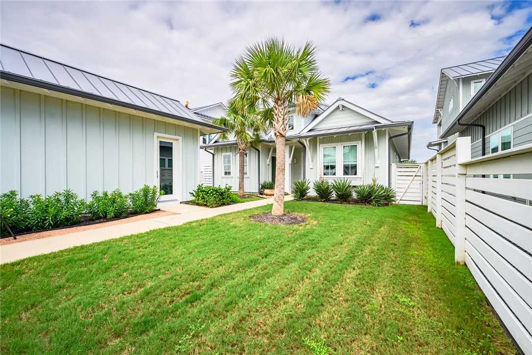 photo 2: 150 Foxtail Lane, Rockport TX 78382