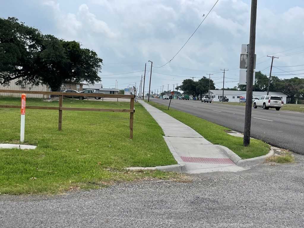 photo 2: 502 E Market Street, Rockport TX 78382