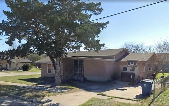 photo 2: 610 E Hayes Street, Beeville TX 78102