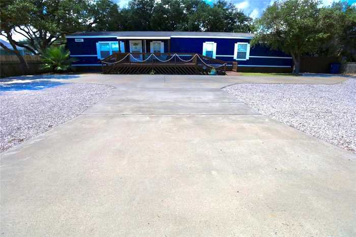 photo 2: 543 Hickory Avenue, Rockport TX 78382