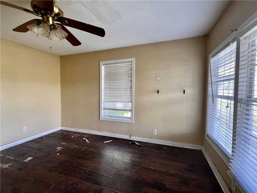 photo 2: 229 W Nettie Avenue, Kingsville TX 78363