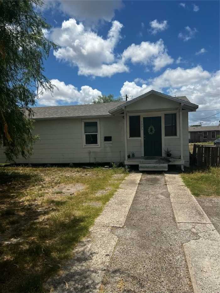 photo 1: 1025 E Fordyce Avenue, Kingsville TX 78363