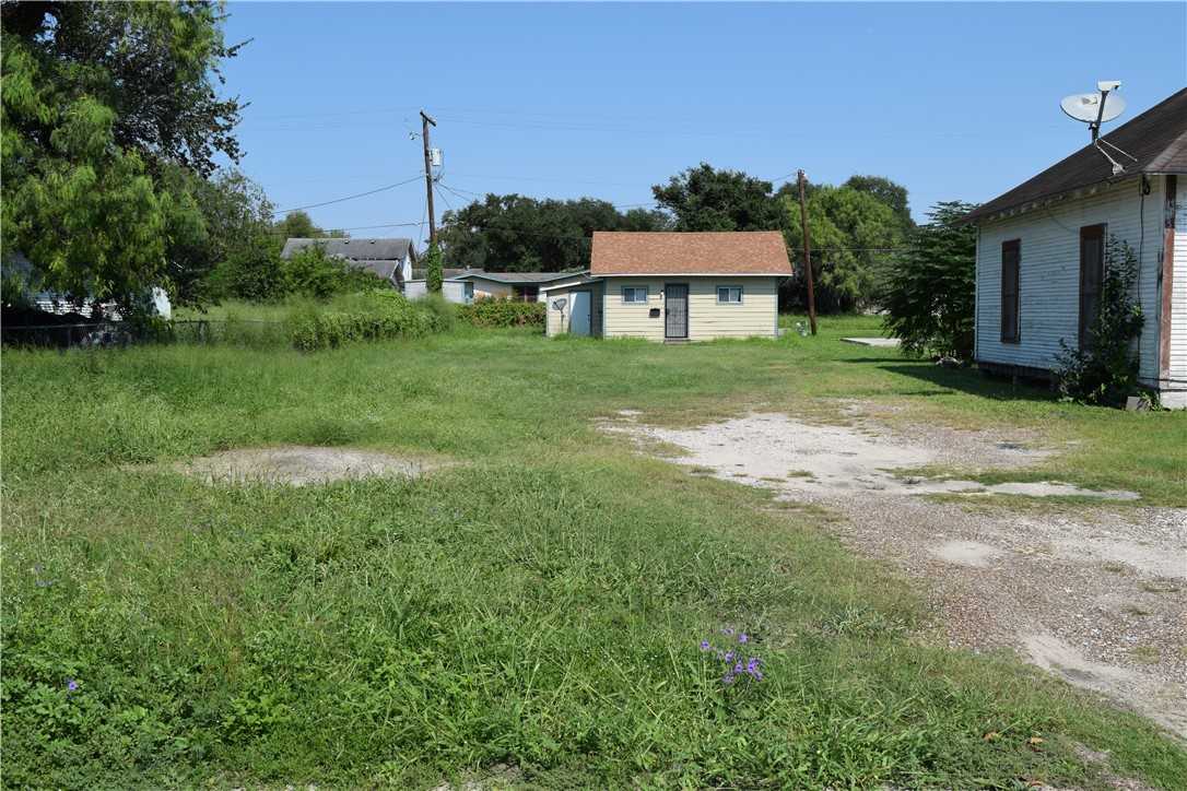 photo 2: 614 W Kleberg Avenue, Kingsville TX 78363