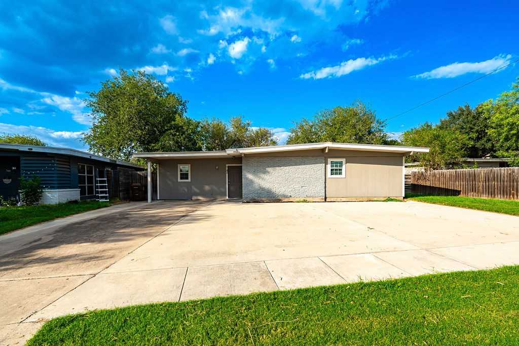 photo 2: 742 Santa Anita Drive, Kingsville TX 78363