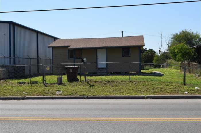 photo 1: 915 E Santa Gertrudis Street, Kingsville TX 78363