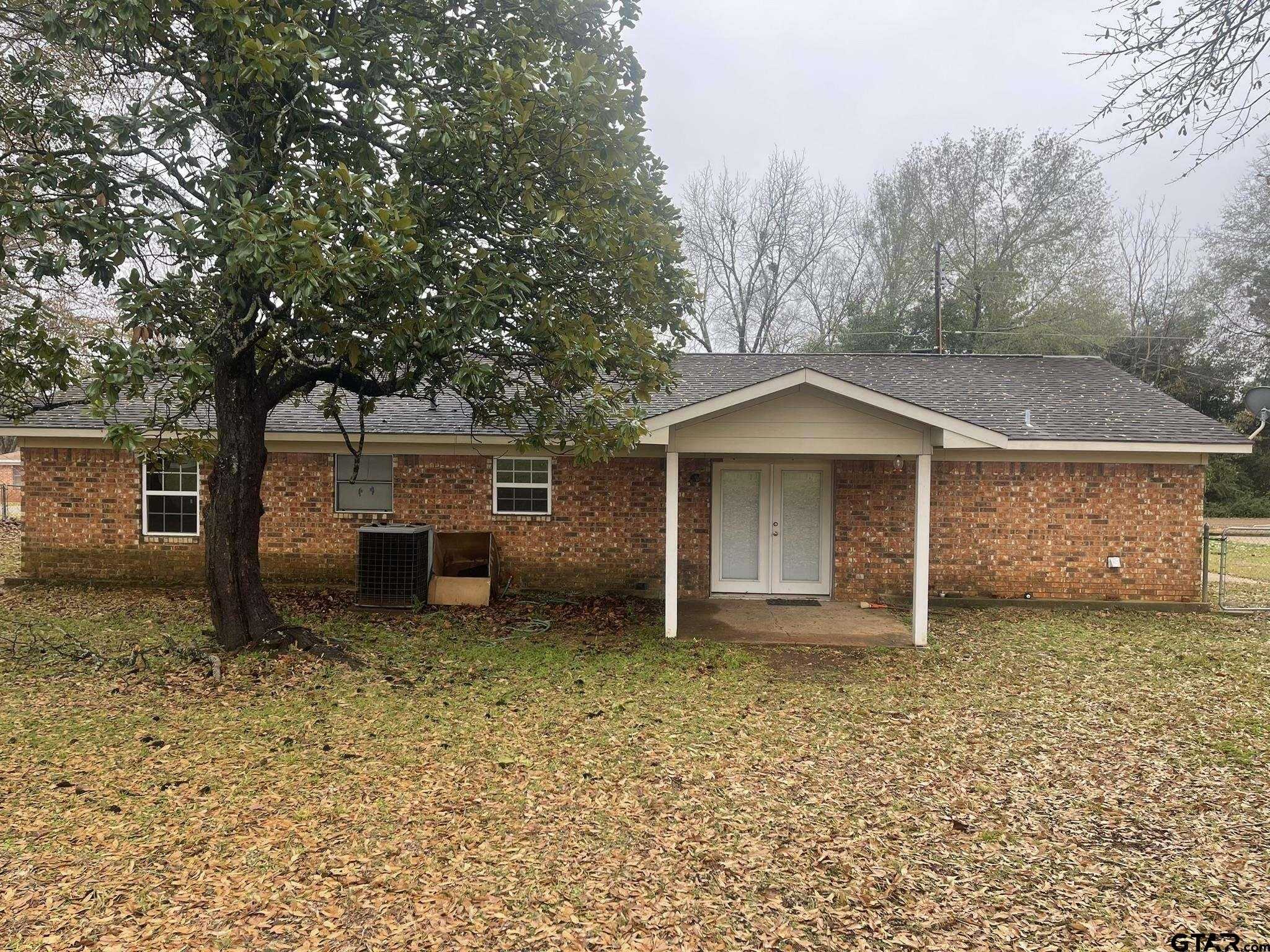 photo 3: 203 Ragland Street, Palestine TX 75802