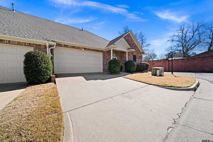 photo 2: 2434 Homestead Ln, Tyler TX 75701