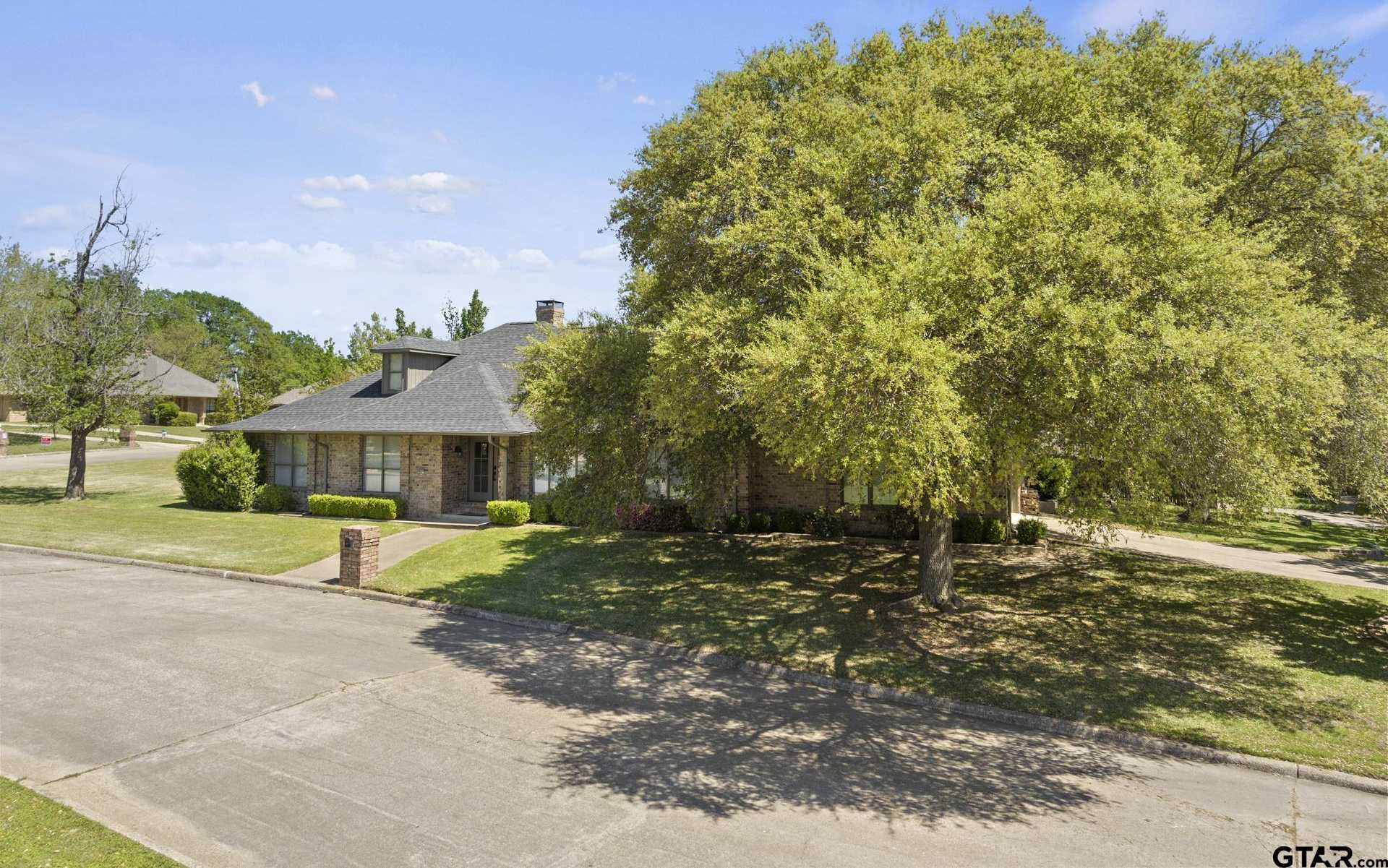 photo 3: 3021 Masters Drive, Mt Pleasant TX 75455