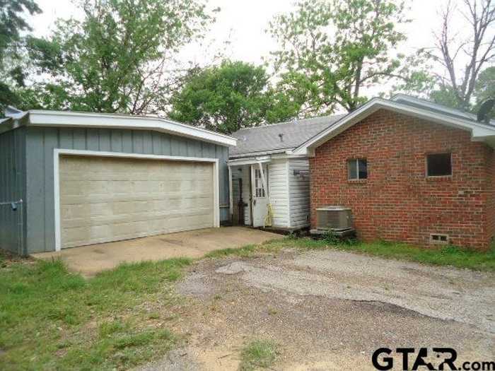 photo 2: 706 N Henderson St, Rusk TX 75785