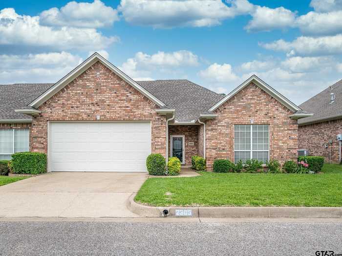 photo 1: 2305 Dietz Ln, Tyler TX 75701