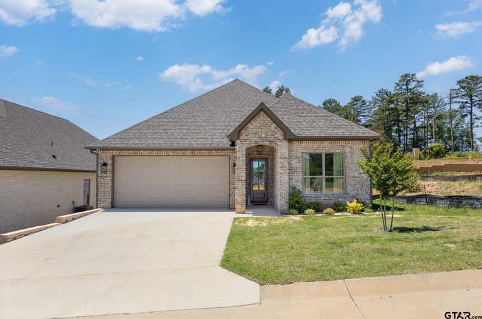 photo 1: 9232 Villas Ct, Tyler TX 75703