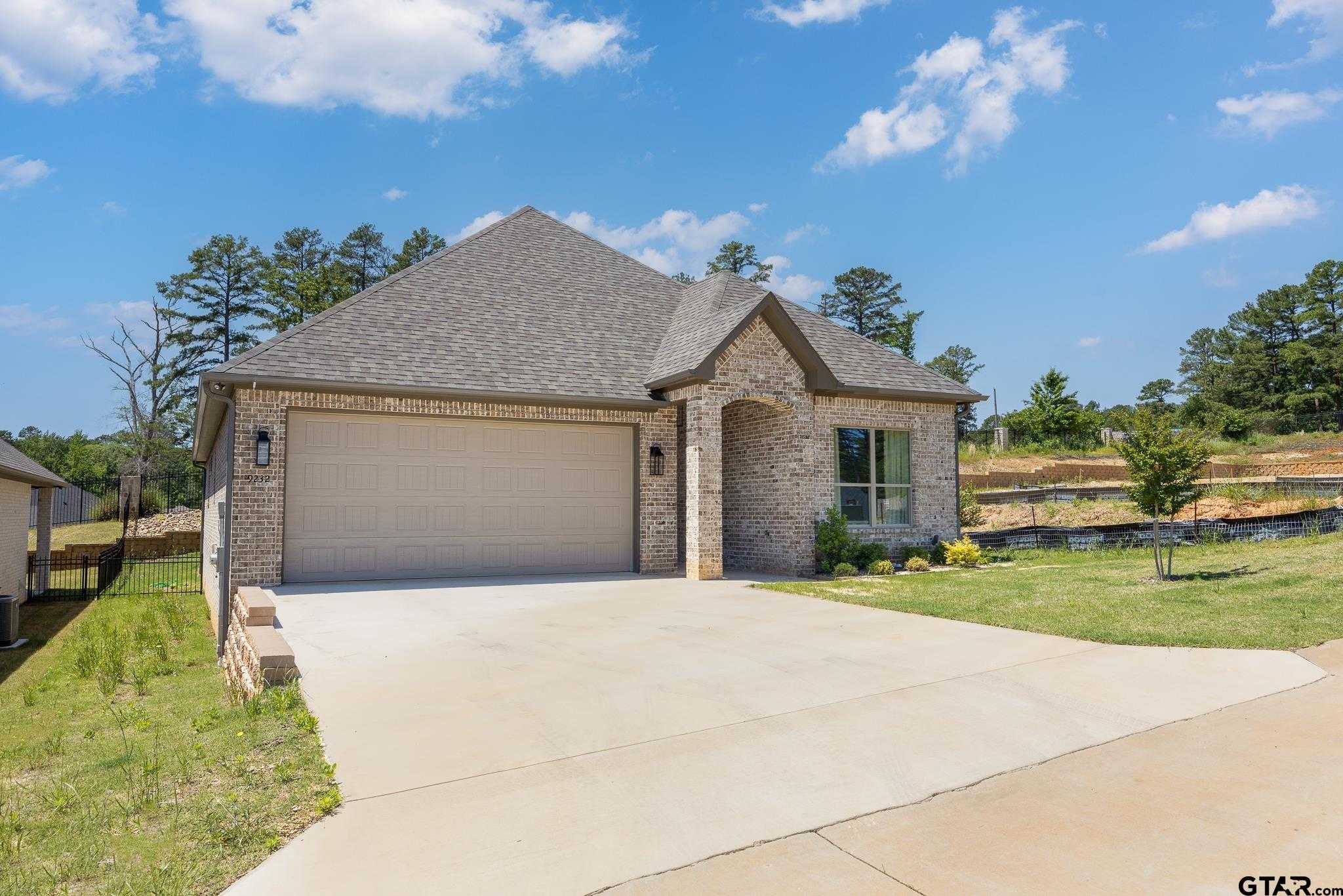 photo 3: 9232 Villas Ct, Tyler TX 75703