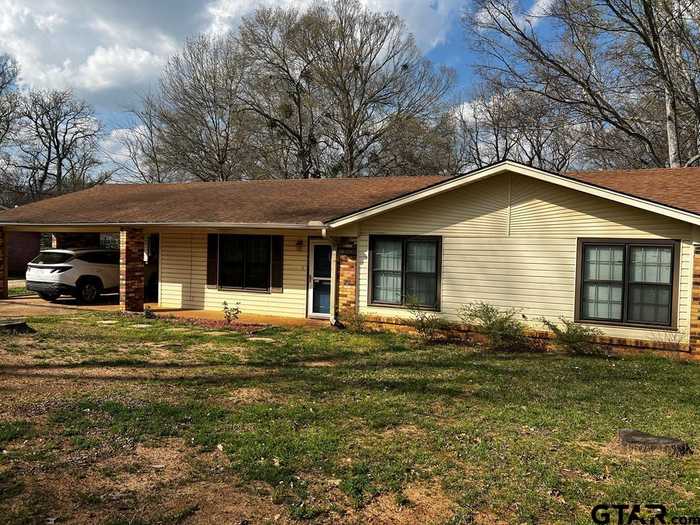 photo 1: 140 Brierwood Dr, Palestine TX 75801