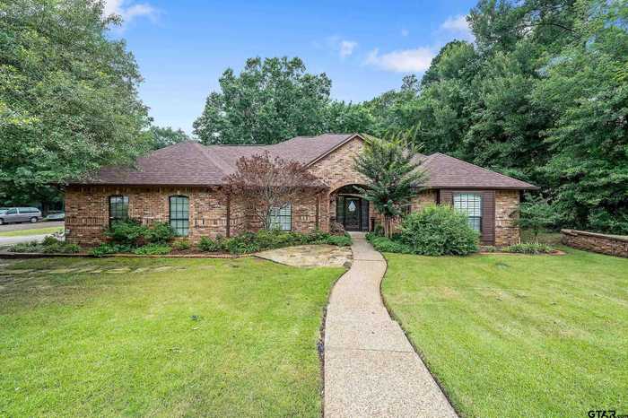 photo 1: 16058 Chris Ln, Tyler TX 75703