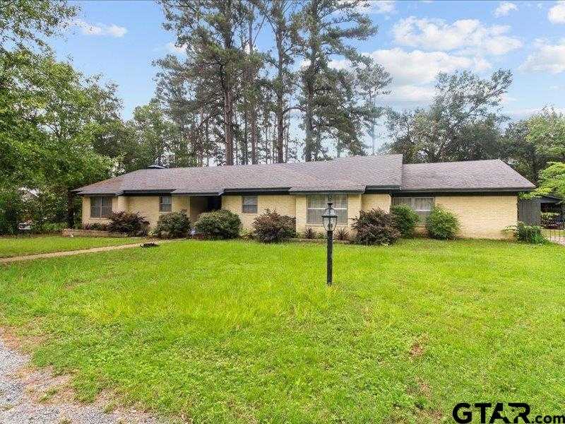 photo 1: 118 Meadowbrook Dr, Palestine TX 75803