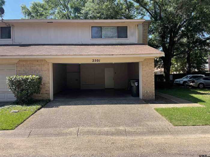 photo 1: 2501 Villa Ct, Tyler TX 75703