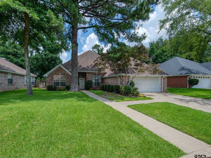 photo 2: 621 Prestonwood, Tyler TX 75703