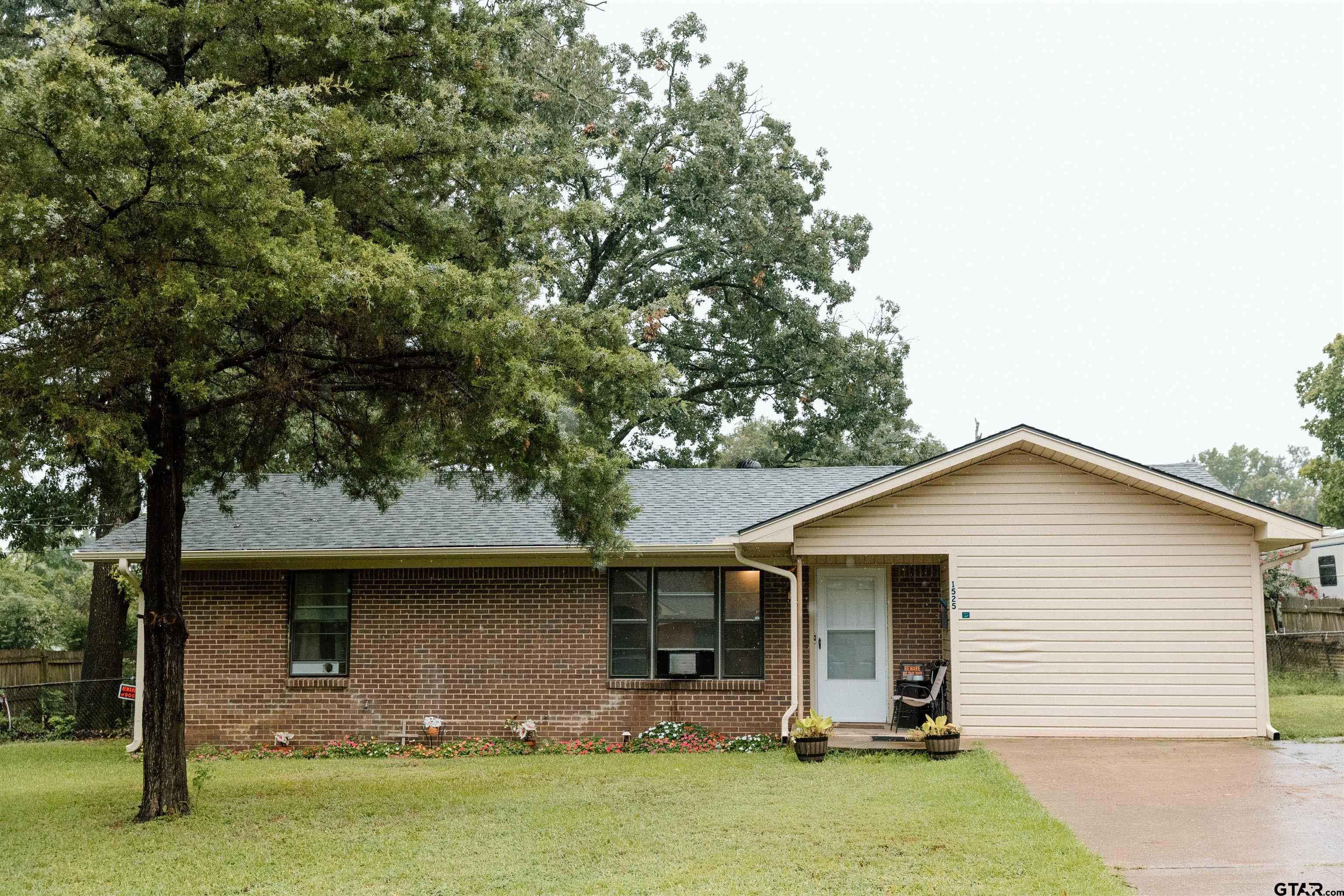 photo 1: 1525 E Dawson, Tyler TX 75701