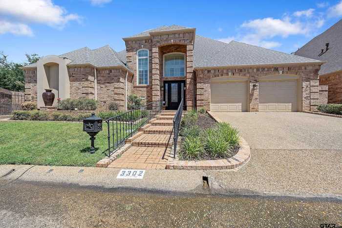 photo 1: 3302 Greenoak Pl, Tyler TX 75701