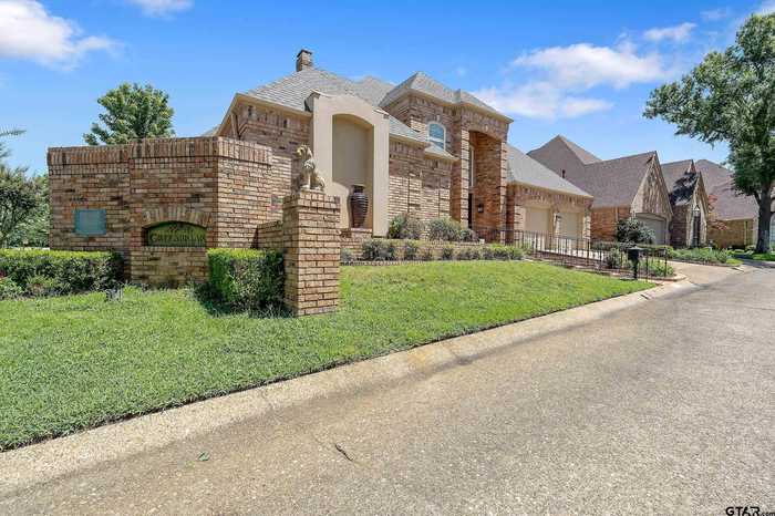 photo 2: 3302 Greenoak Pl, Tyler TX 75701