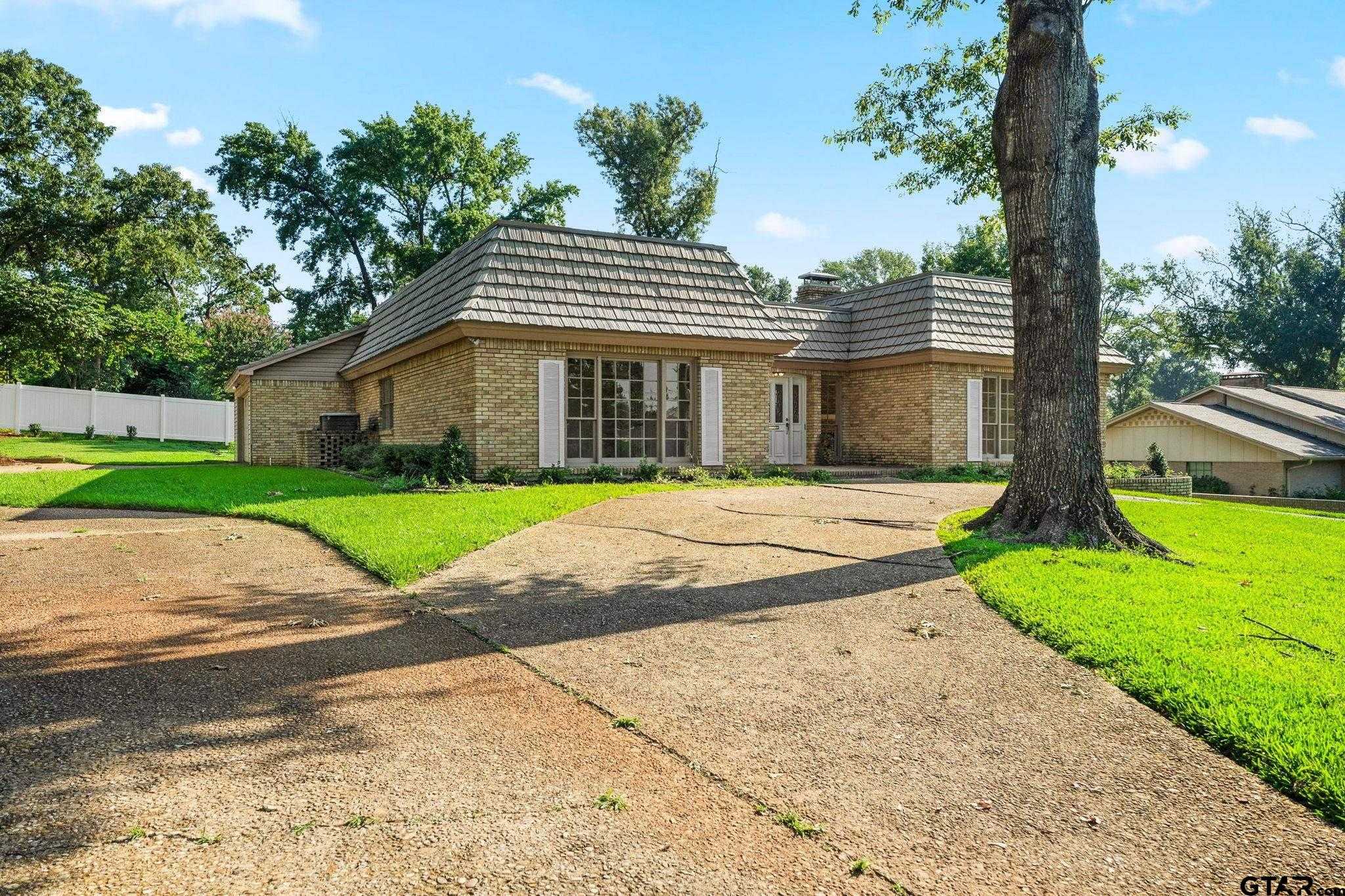 photo 2: 607 Tremont, Tyler TX 75701