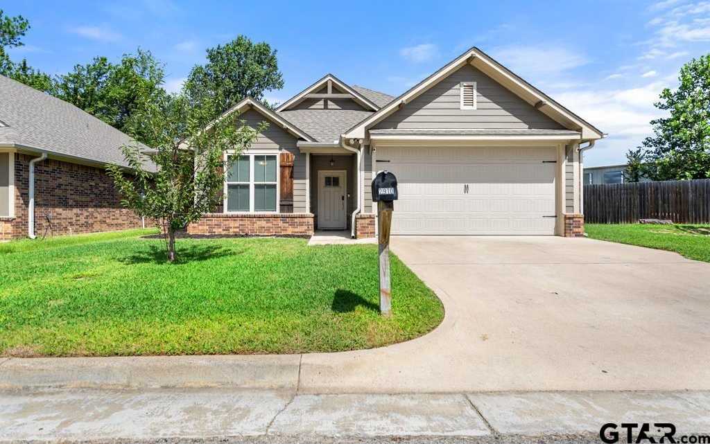 photo 1: 2910 Meadow Brook Trl, Tyler TX 75701