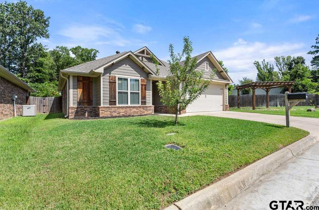 photo 2: 2910 Meadow Brook Trl, Tyler TX 75701