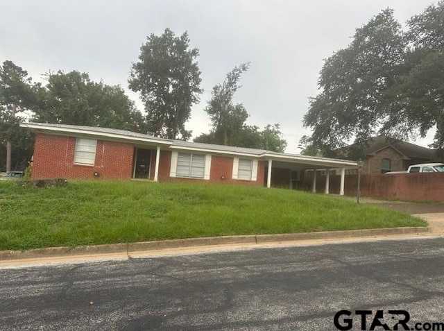 photo 1: 1403 Marian St, Tyler TX 75703