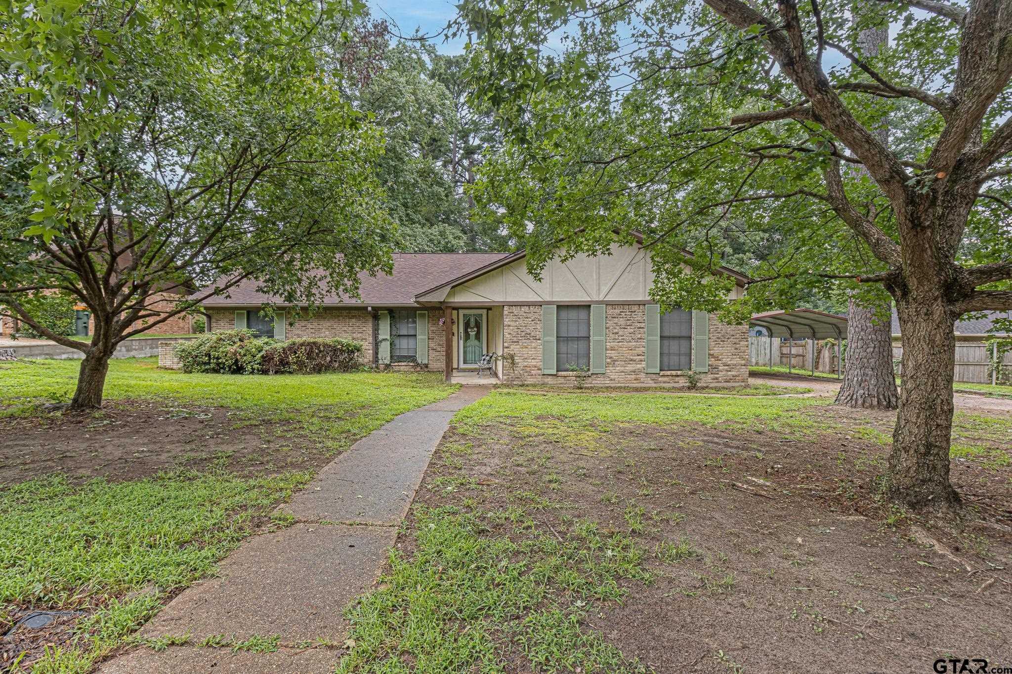 photo 1: 3814 Pine Manor, Tyler TX 75701