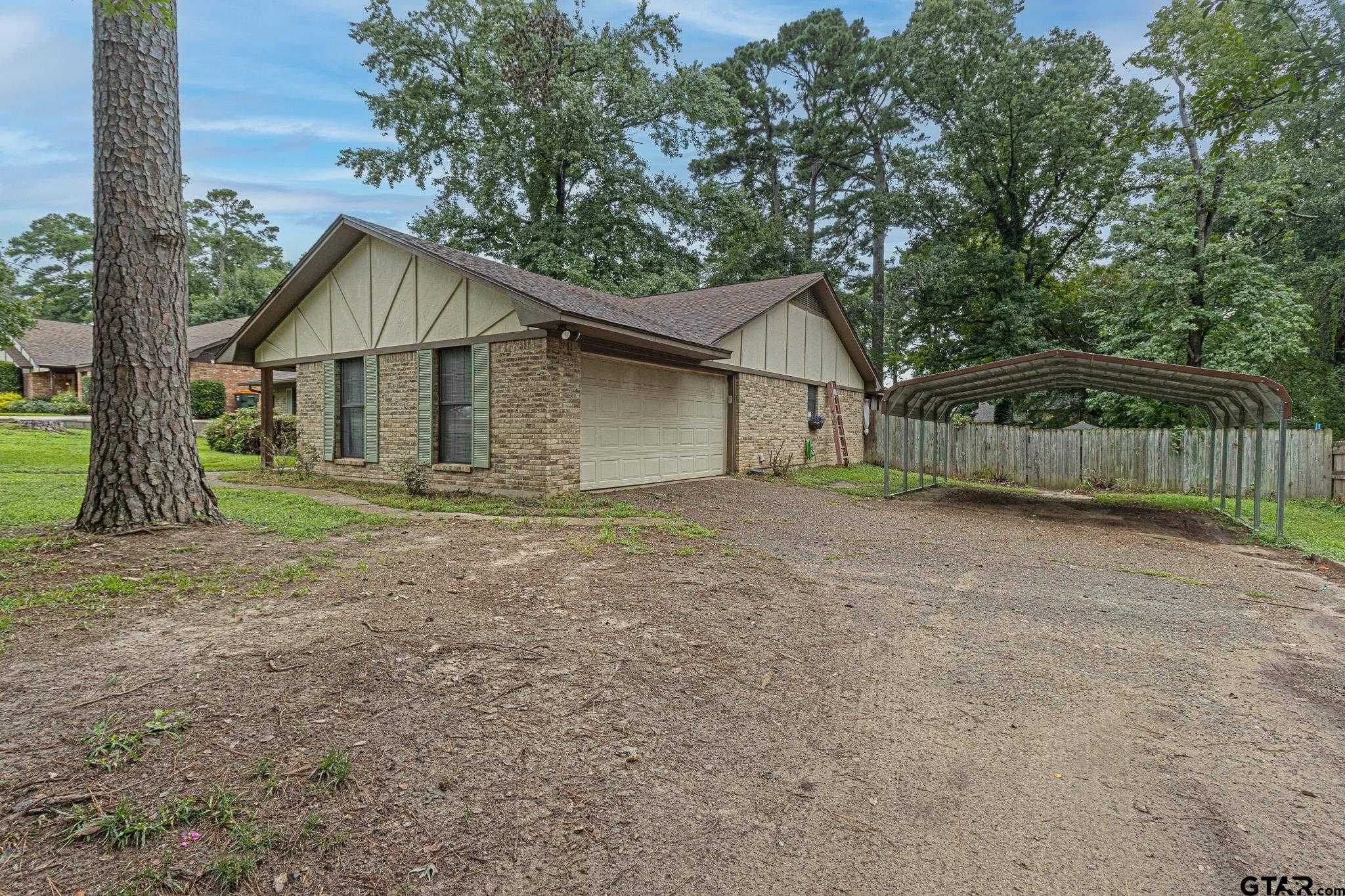 photo 2: 3814 Pine Manor, Tyler TX 75701